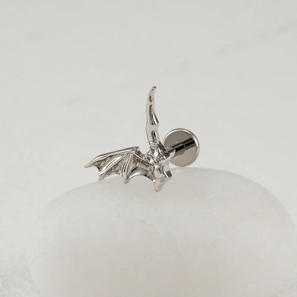 Right Grand ASTM F136 Titanium 16G Flying Bat Cartilage Earring Internally Threaded Helix Earring Flatback Tragus Piercing Stud